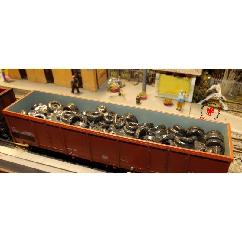 LOAD OF USED TYRES FOR WAGONS ON HIGH WALLS SCALE 1/87 H0 ART. 87303
