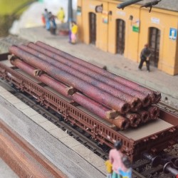 LOADING IRON PIPES 1/87 H0 ITEM 87324