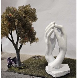 MONUMENTO PER DIORAMA MANI CHE SI TOCCANO 1/160 1/87 N H0 87750